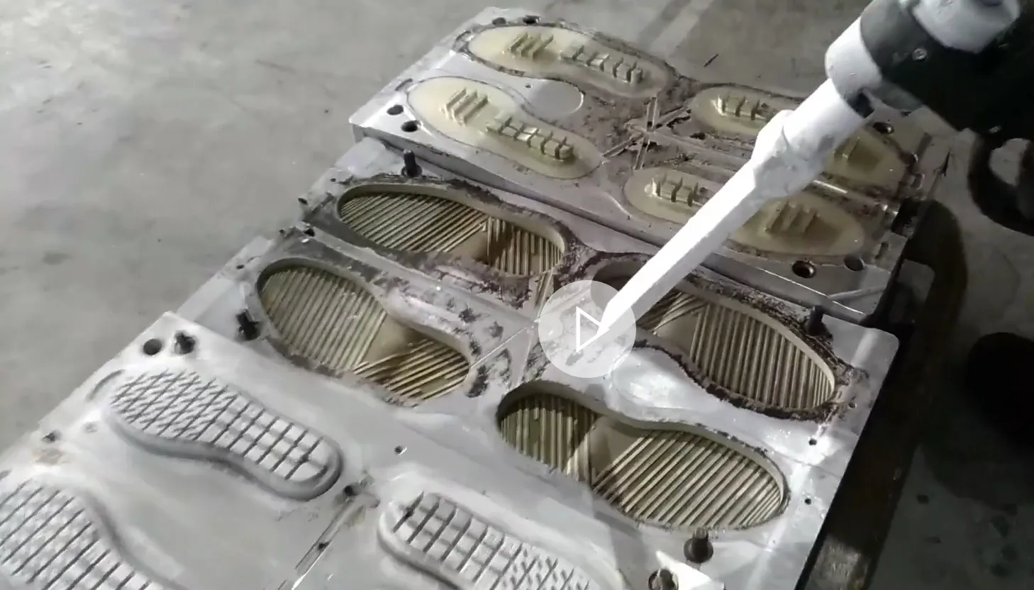 Atlanta_Cleaning moulds for EVA.